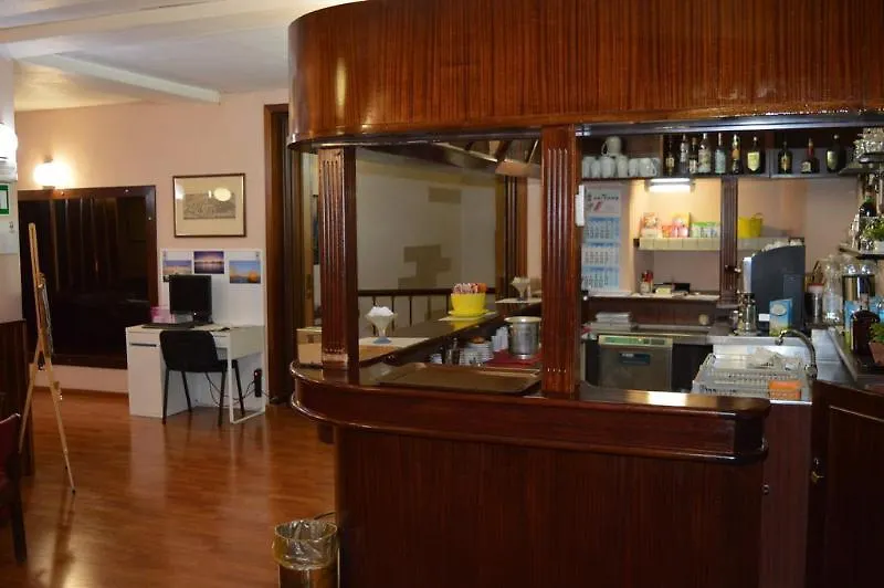 ***  Giappone Inn Parking Hotel Livorno Italia