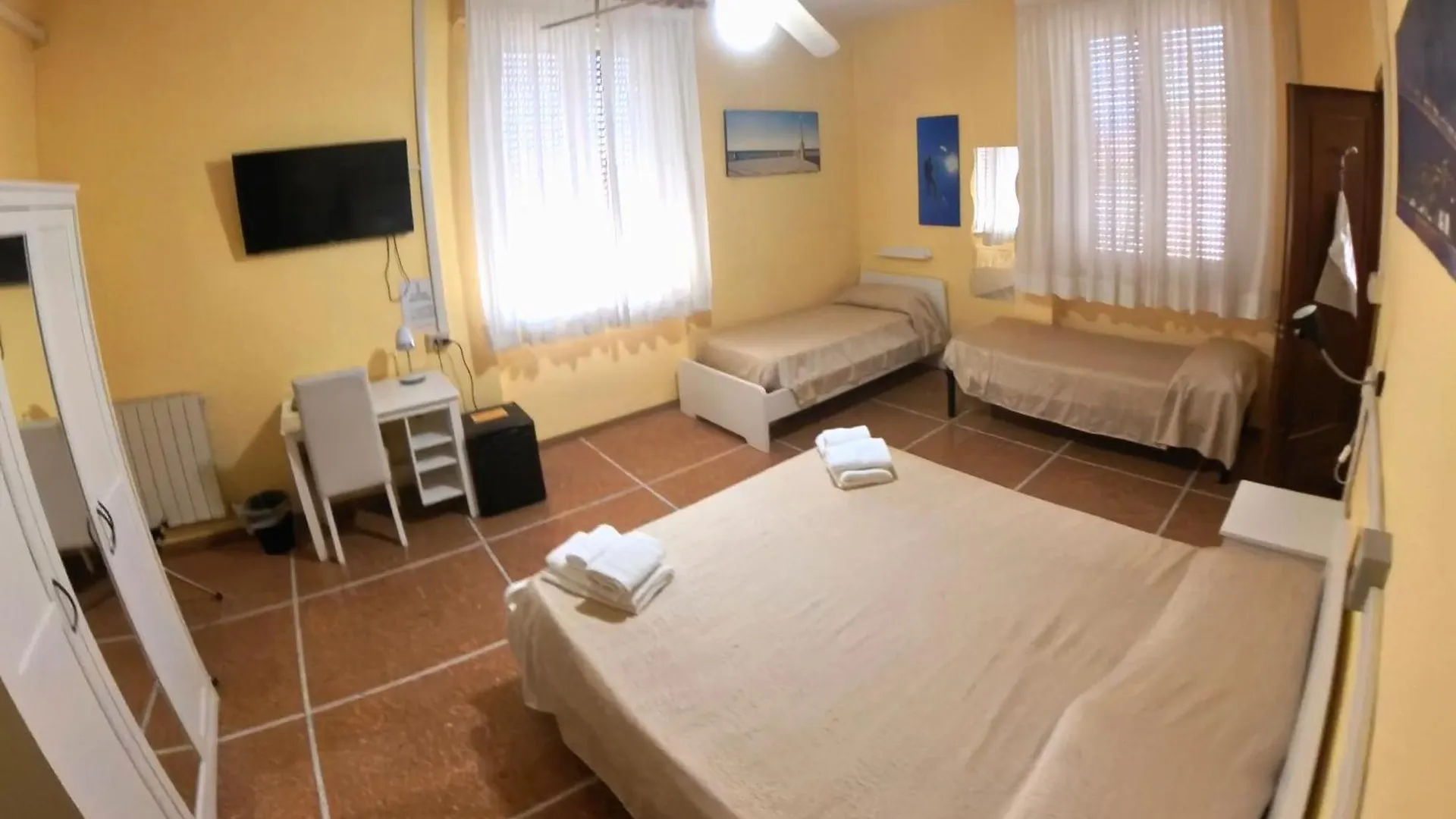 Giappone Inn Parking Hotel Livorno Italia